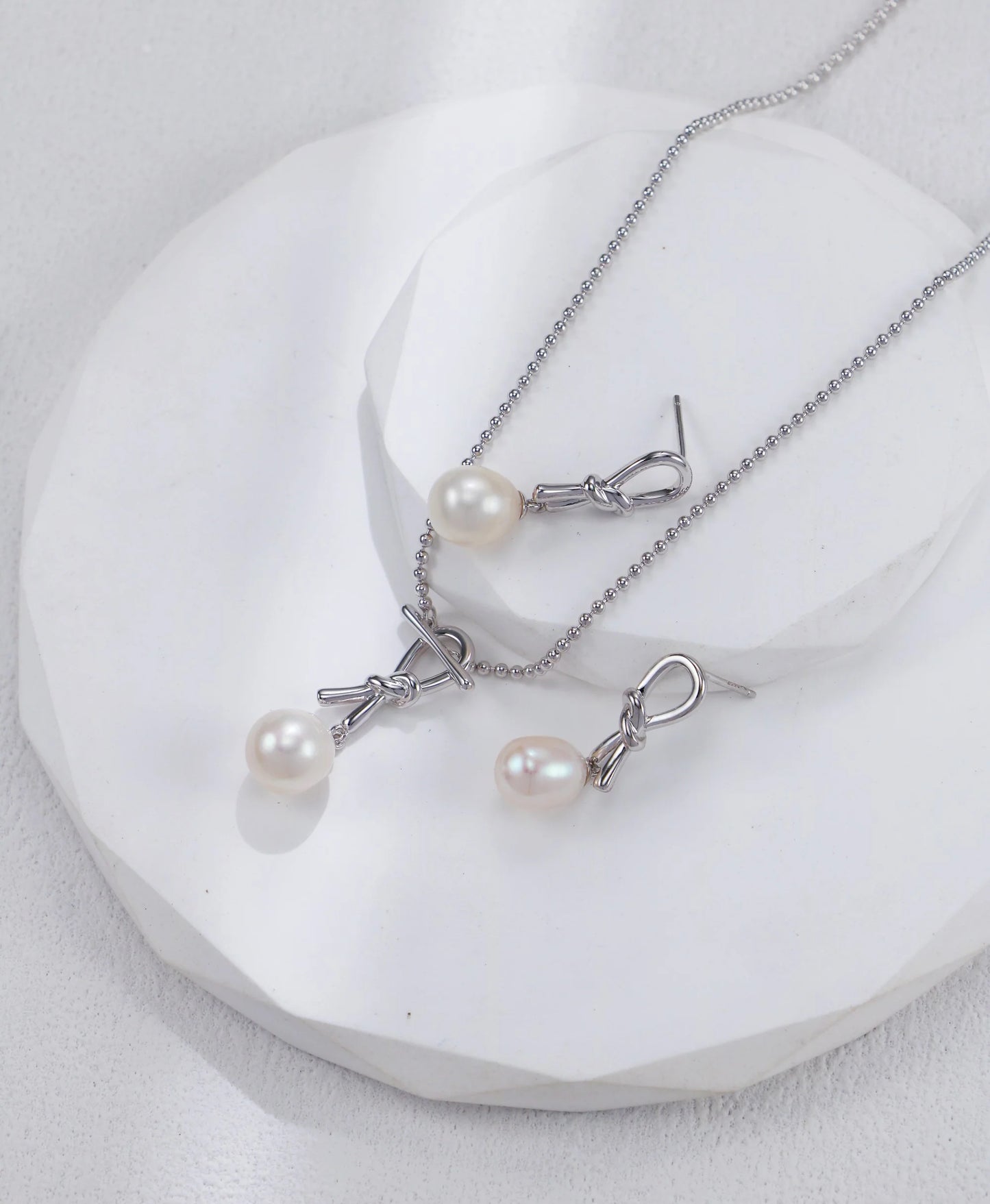 Ruyi Knot Pearl Necklace