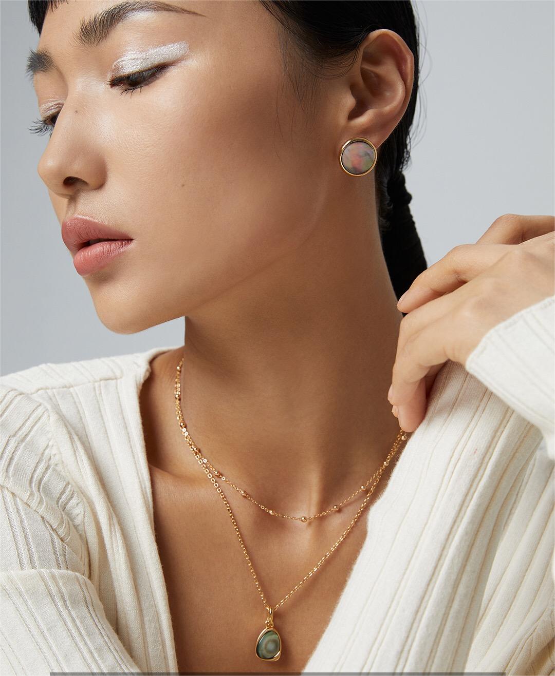 Irregular Black Shell Necklace-3