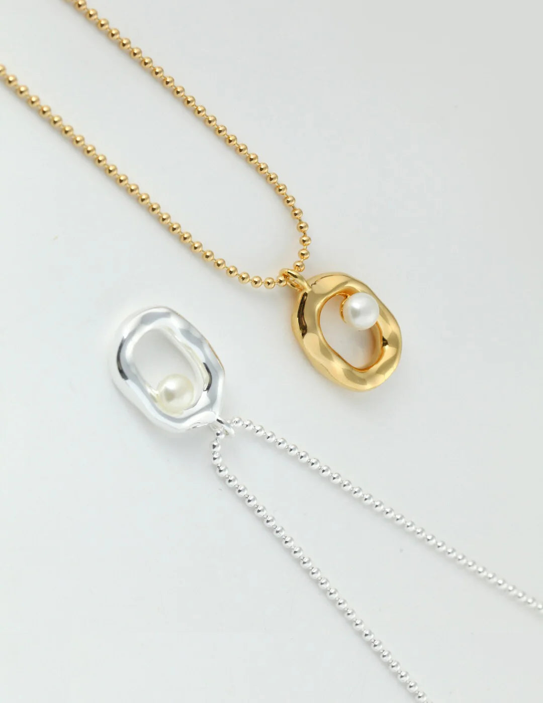 Minimalist O-Shaped Pearl Pendant Necklace