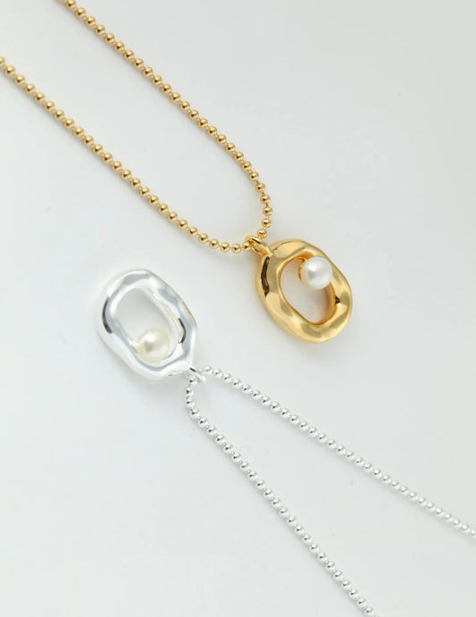 Minimalist O-Shaped Pearl Pendant Necklace