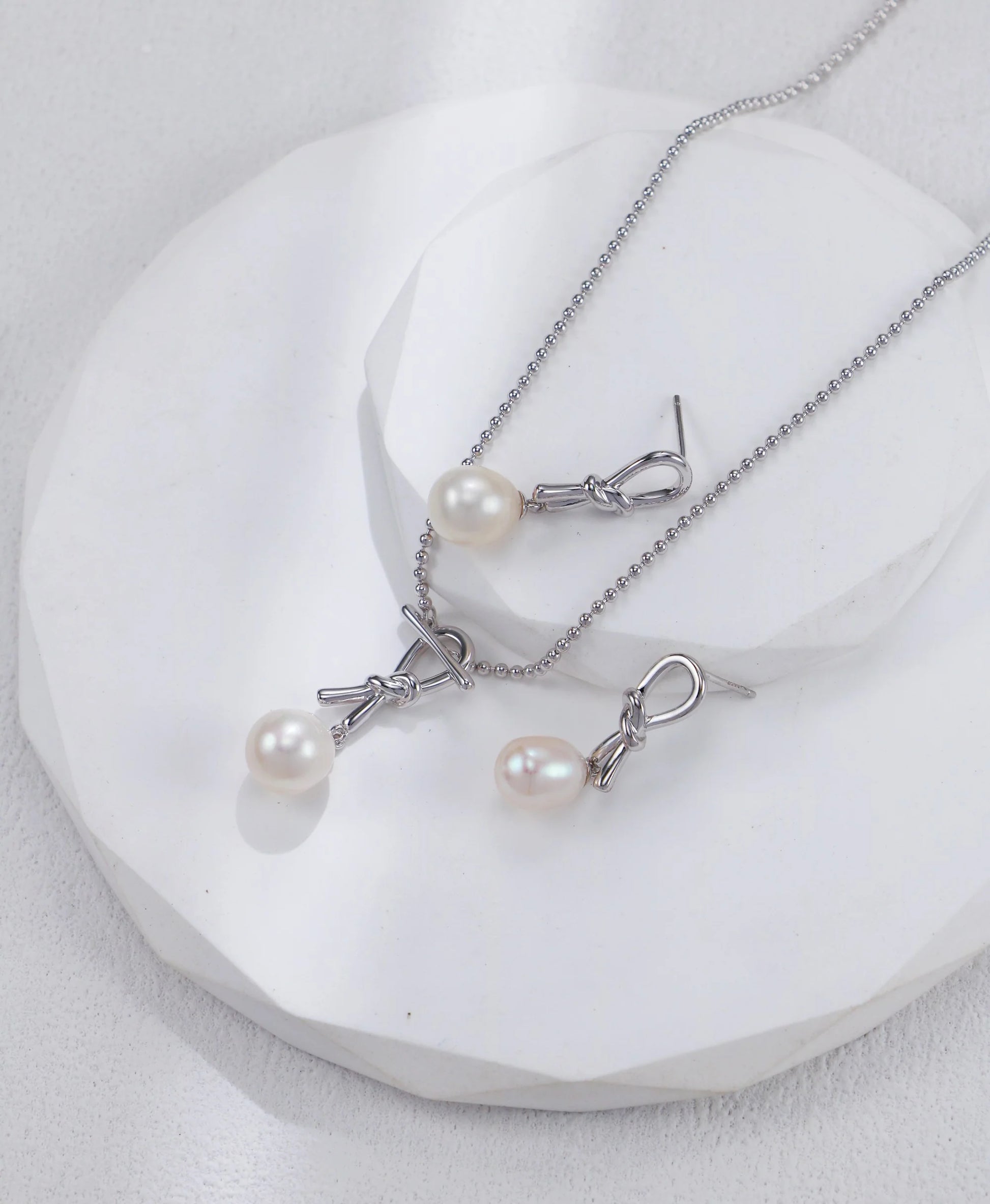 Ruyi Knot Pearl Necklace