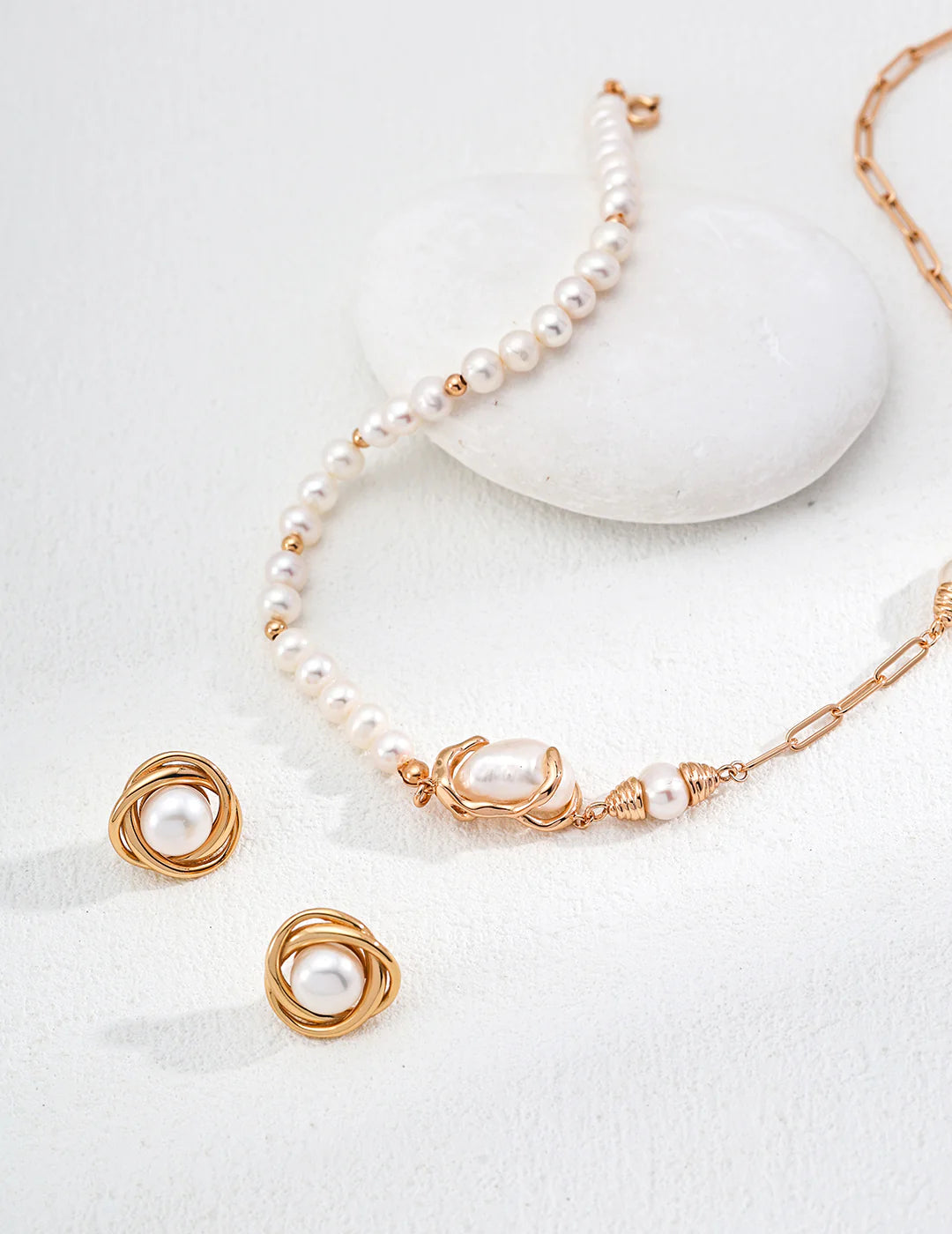 Irregular Design Pearl Necklace