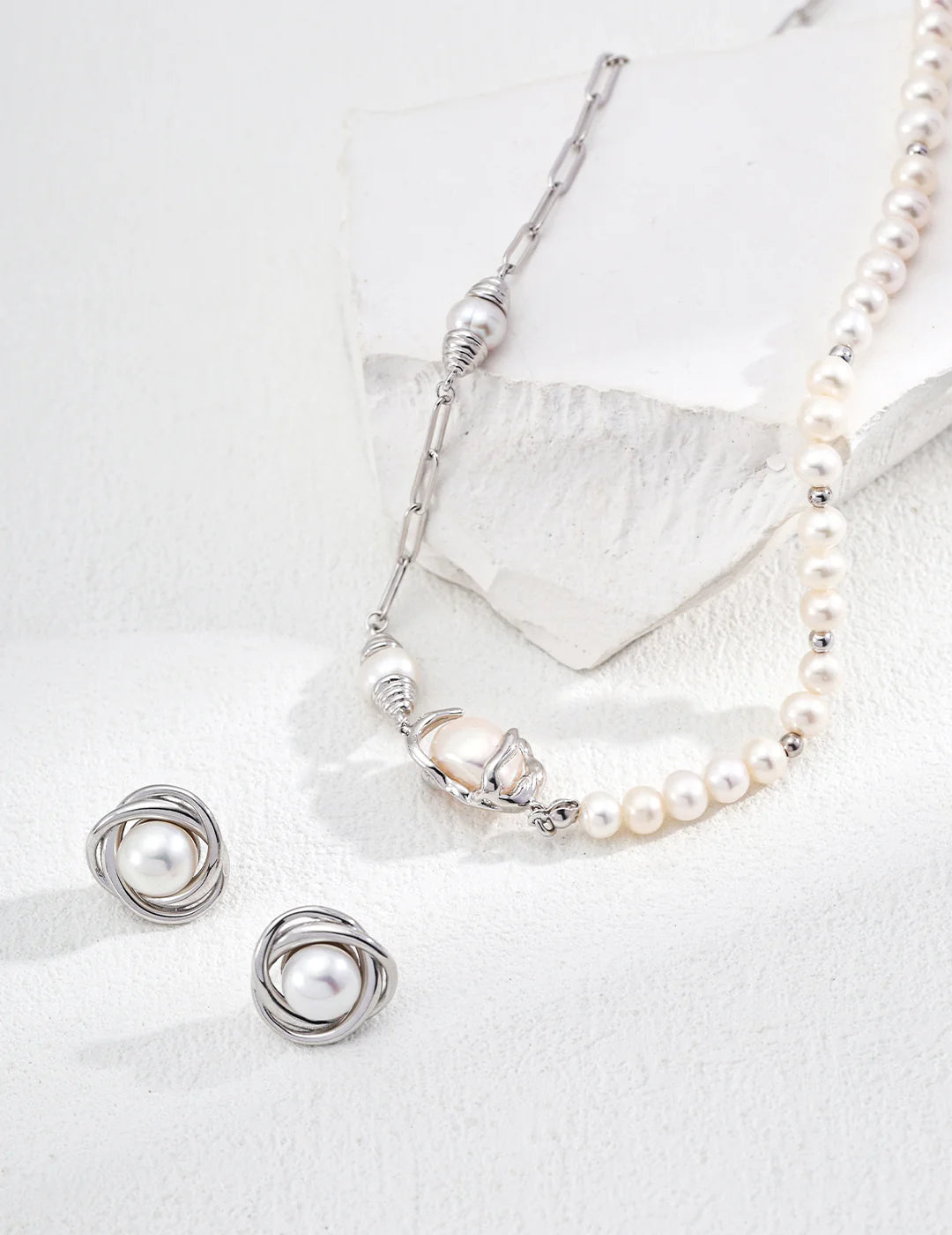 Irregular Design Pearl Necklace